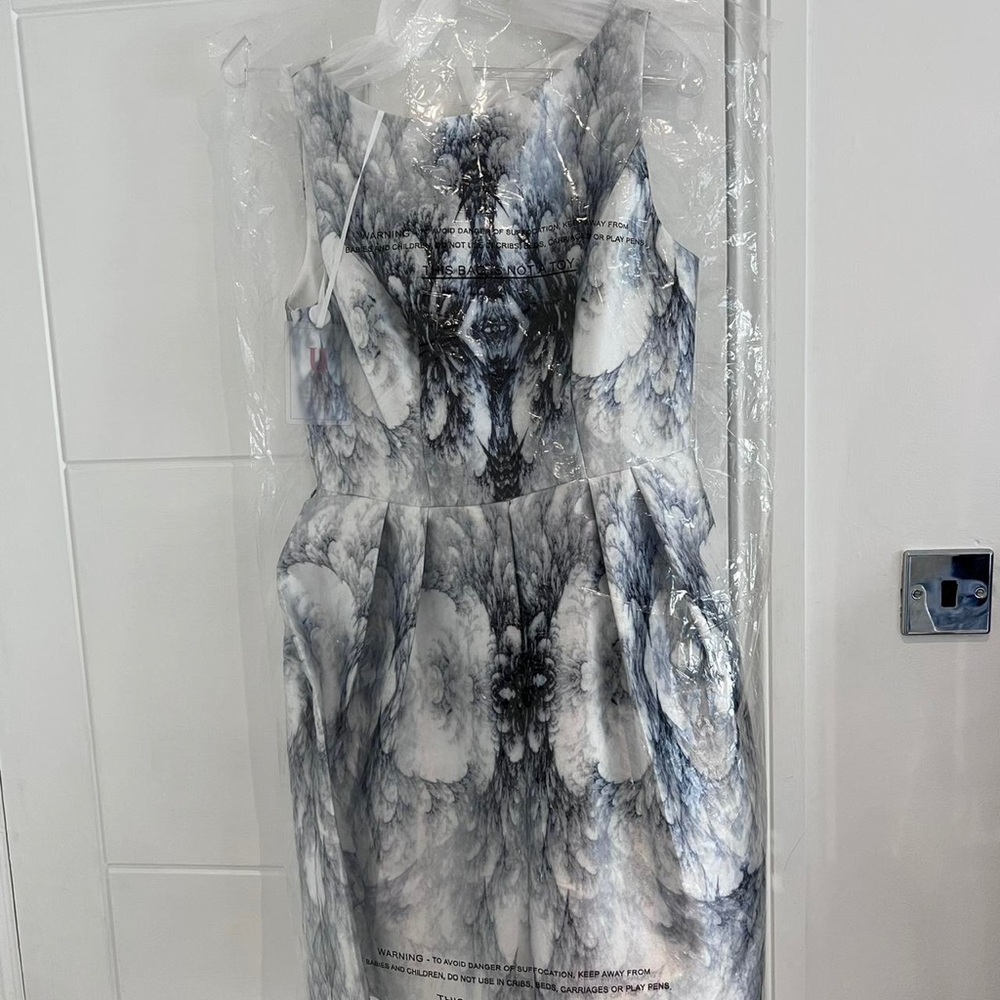 Terani Couture Gray and White Midi Dress